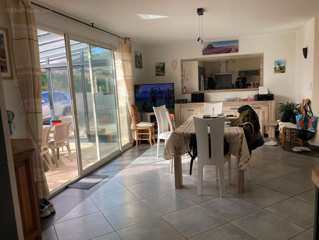 sejour coin repas - Maison à SAINT-PIERRE-LAFEUILLE