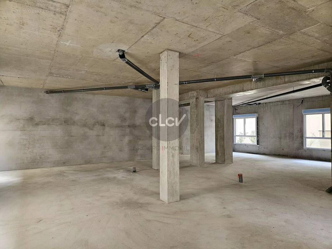 Commerce à CRAPONNE