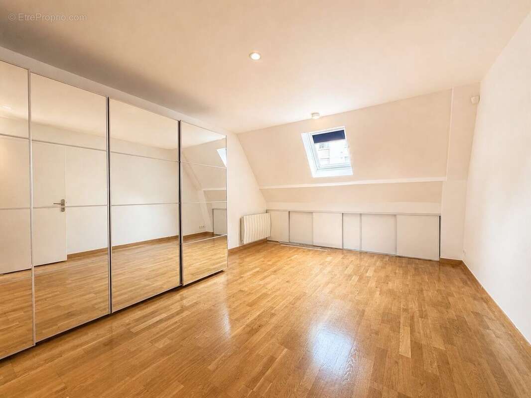 Appartement à SARTROUVILLE