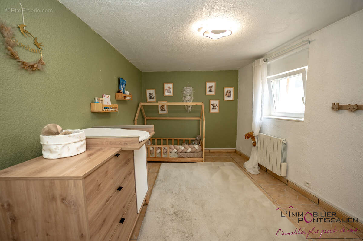 Appartement - 89 m2 - 4 pièces à LABERGEMENT SAINTE MARIE - photo 5
