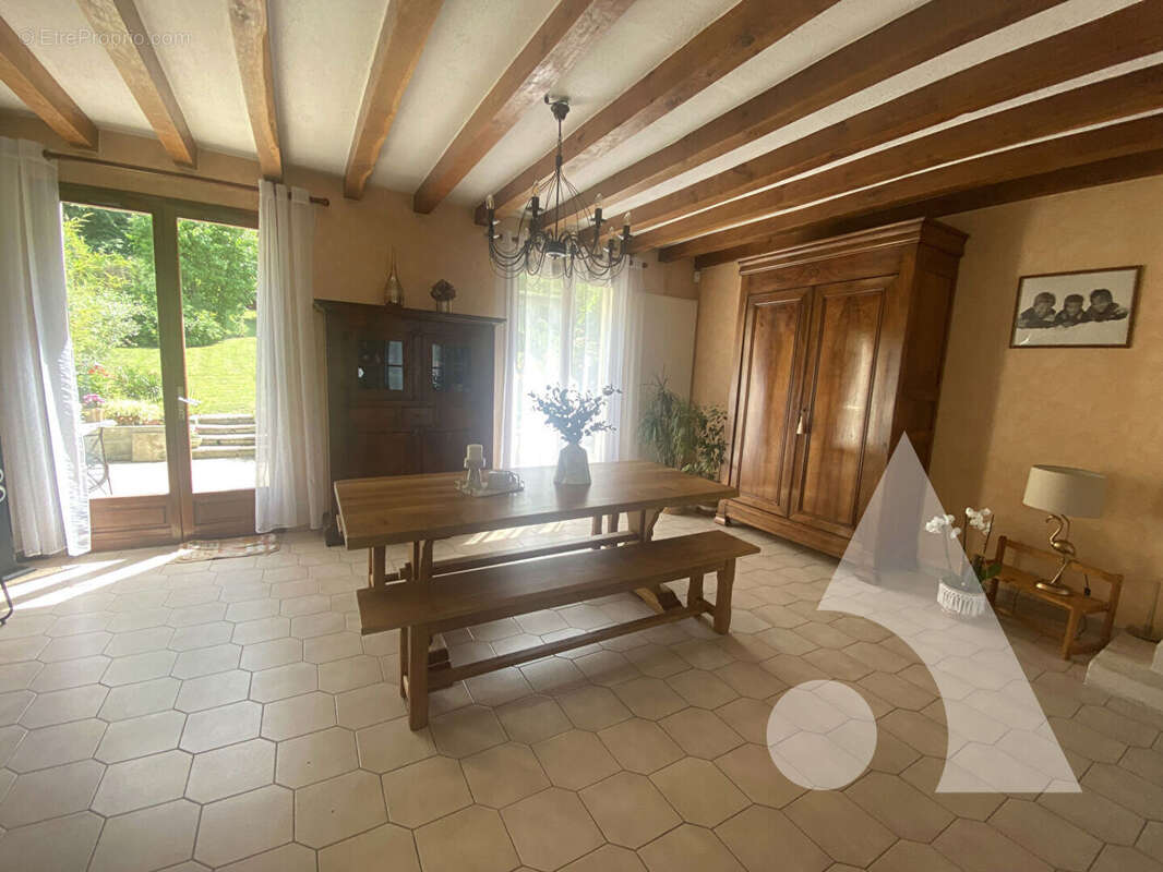 Maison en pierres dans la valle de l'automne / 6 chambres / sous sol total - photo 3