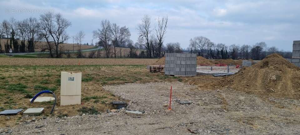 Terrain à SAINT-JEAN-DE-THURIGNEUX