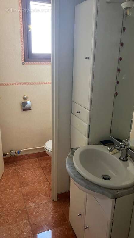 Appartement T4 de 95 m² Balcon Parking Cave - photo 6