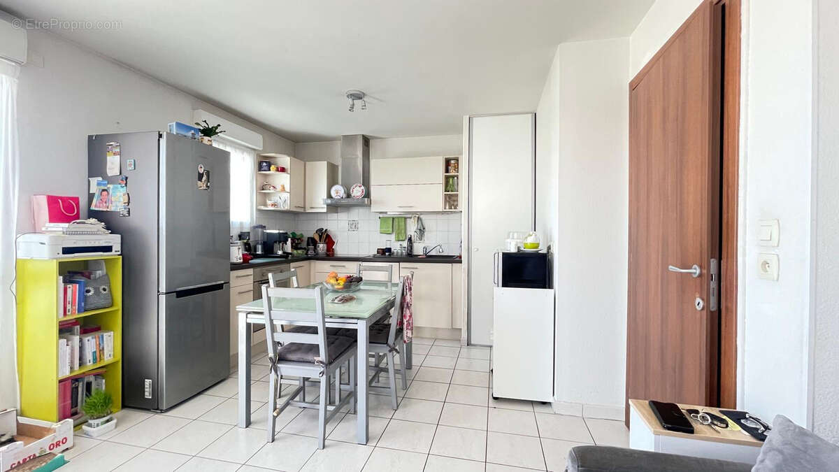 Appartement à ETREMBIERES