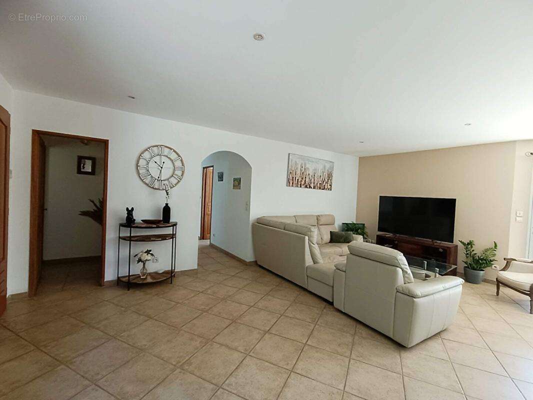 Maison à FONTVIEILLE