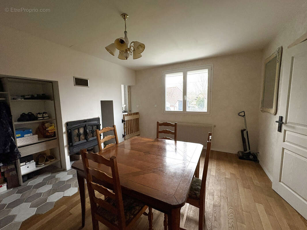 Maison à BUSSUS-BUSSUEL