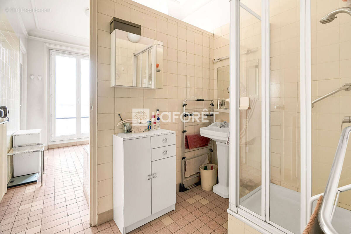 Appartement à PARIS-17E