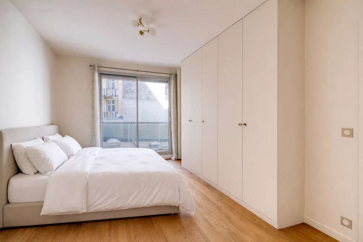 Appartement à PARIS-17E