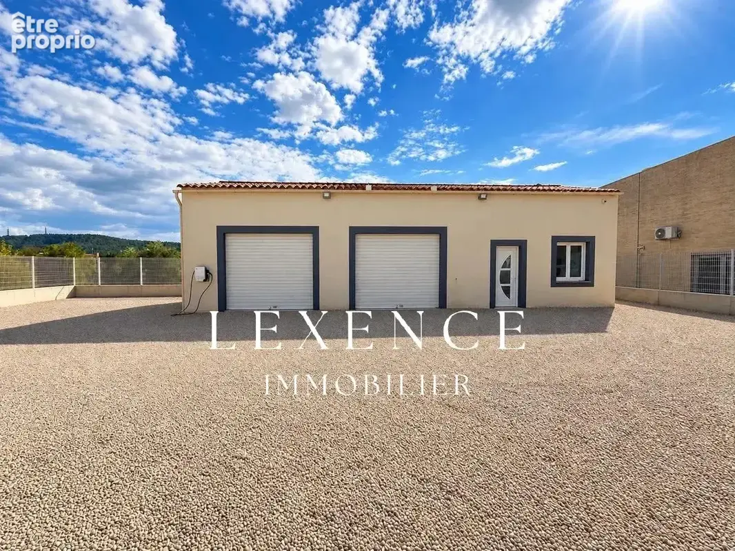 Photo Commerce à La Fare-Les-Oliviers au prix de 370 000€
