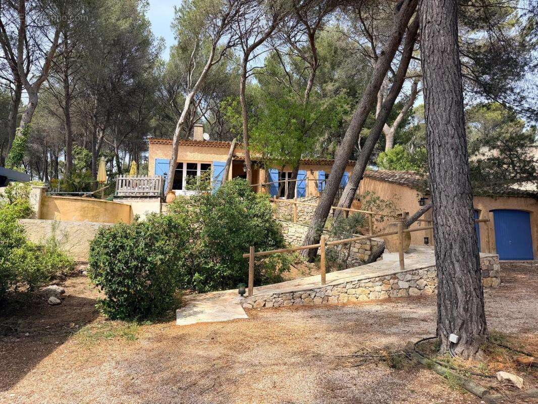 Maison à VENTABREN