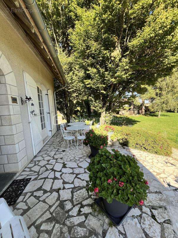 Maison à SAINT-MARTIN-DES-CHAMPS