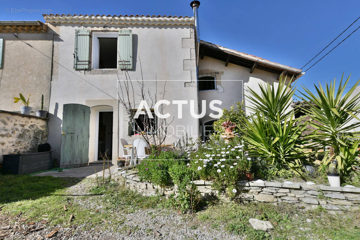 Maison à MOURIES
