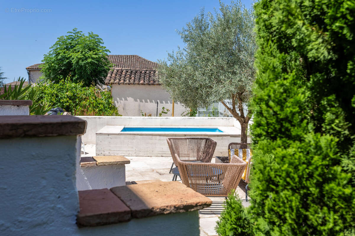 Maison de village avec jardin, garage et piscine - photo 5