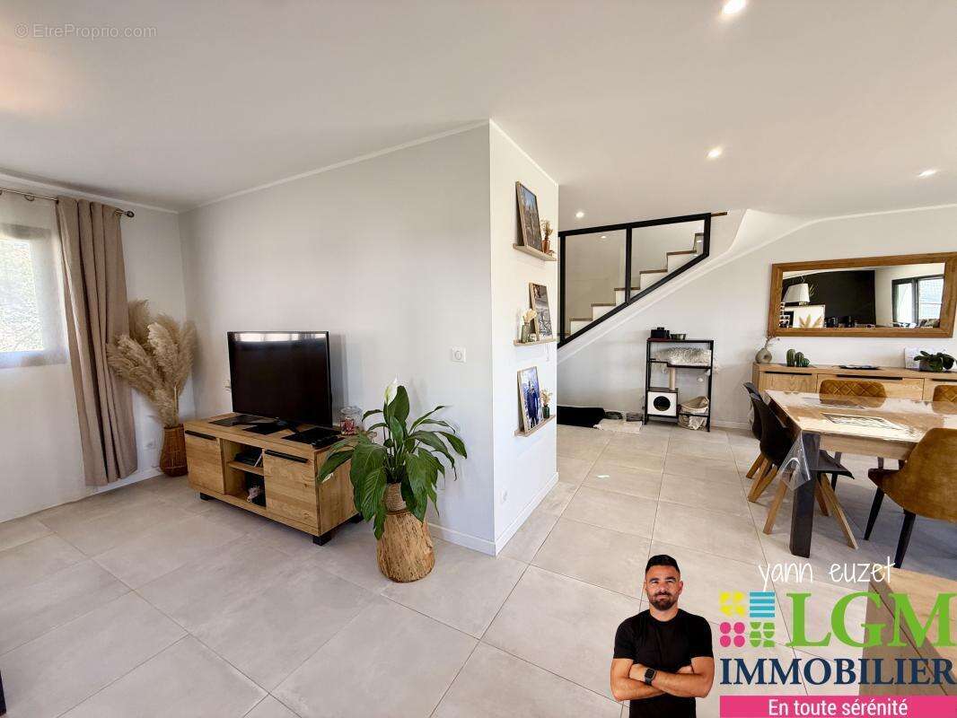Maison à JUNAS
