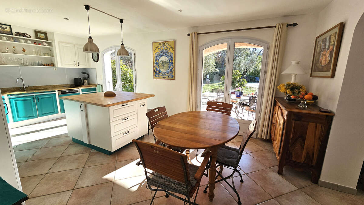 Maison à BAGNOLS-EN-FORET