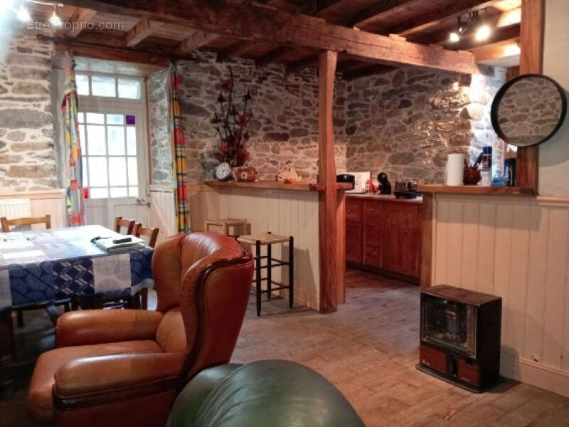 Maison à USTOU