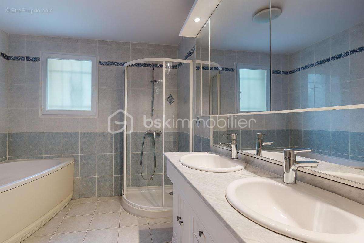 Maison à BONNAC-LA-COTE