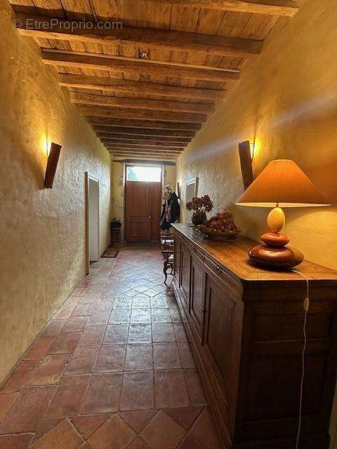 couloir porte entrée. - Maison à LECTOURE