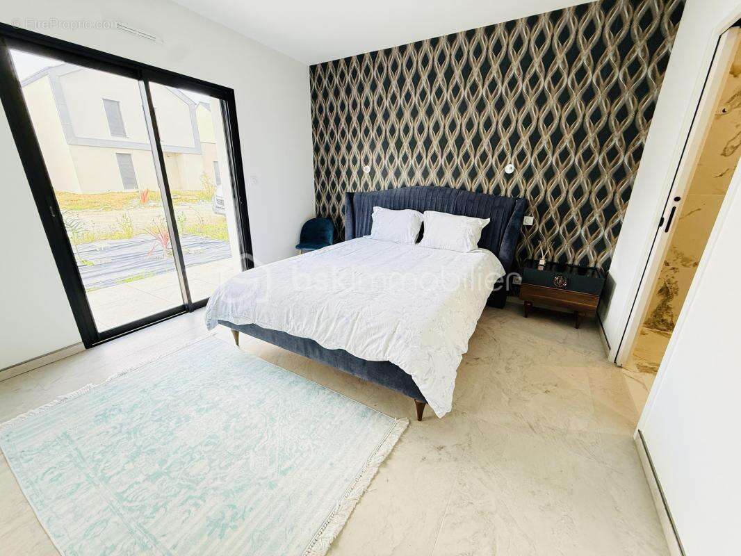 Maison à LA CHAPELLE-DES-FOUGERETZ