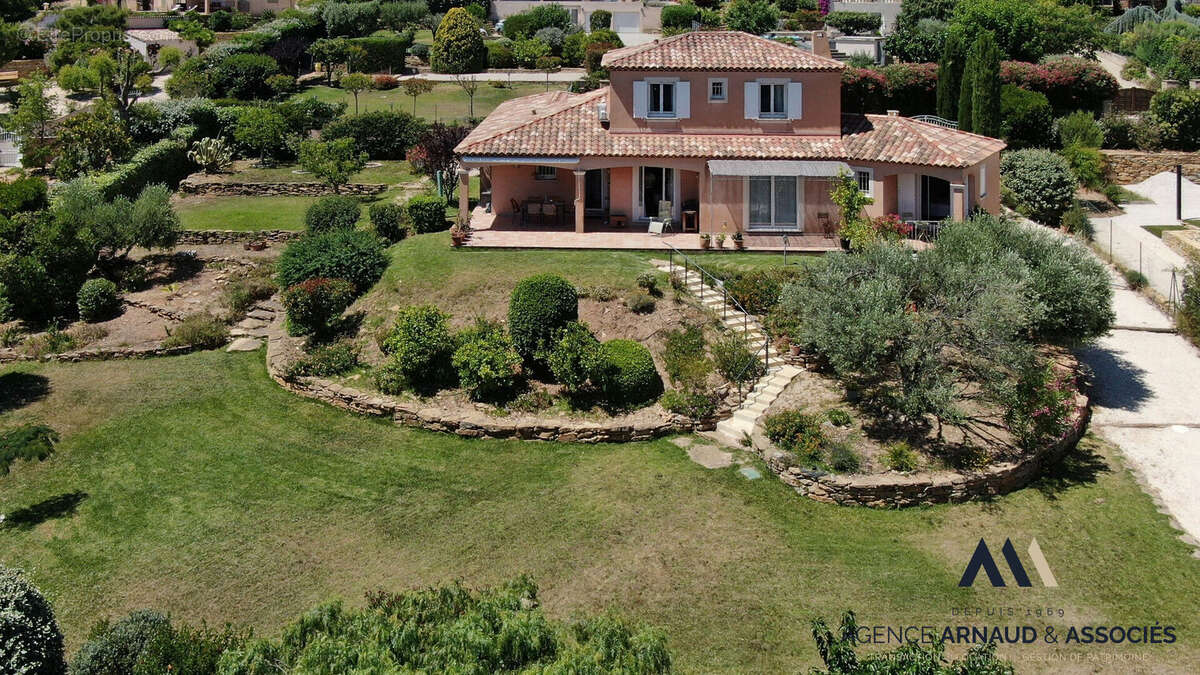 Villa T4 - 137m² avec un garage double de 41m² - photo 2