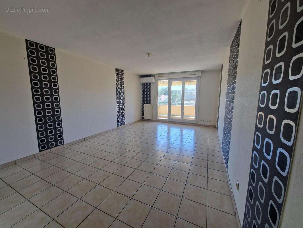 Appartement 84 m² à Decines-Charpieu  - photo 4