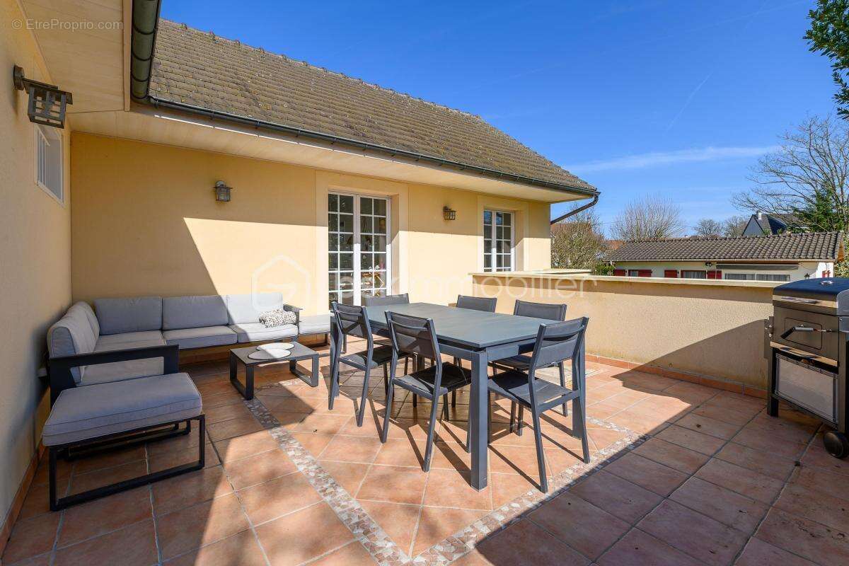 Maison à VILLENEUVE-LE-COMTE