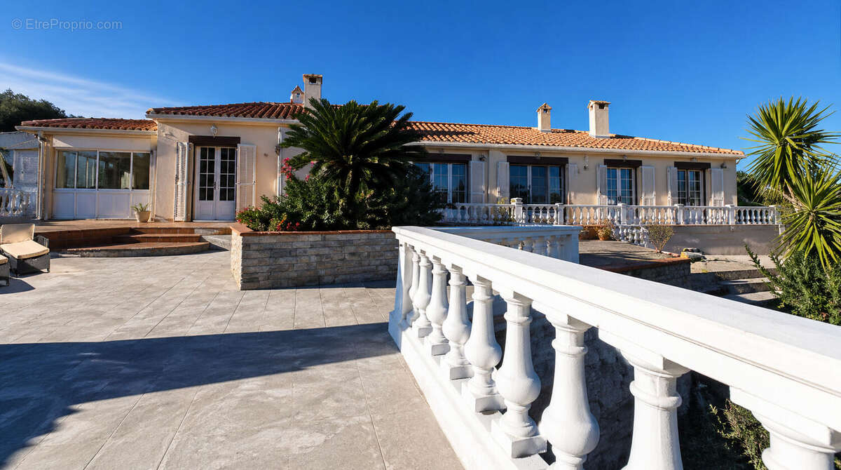 Maison à VILLELONGUE-DELS-MONTS