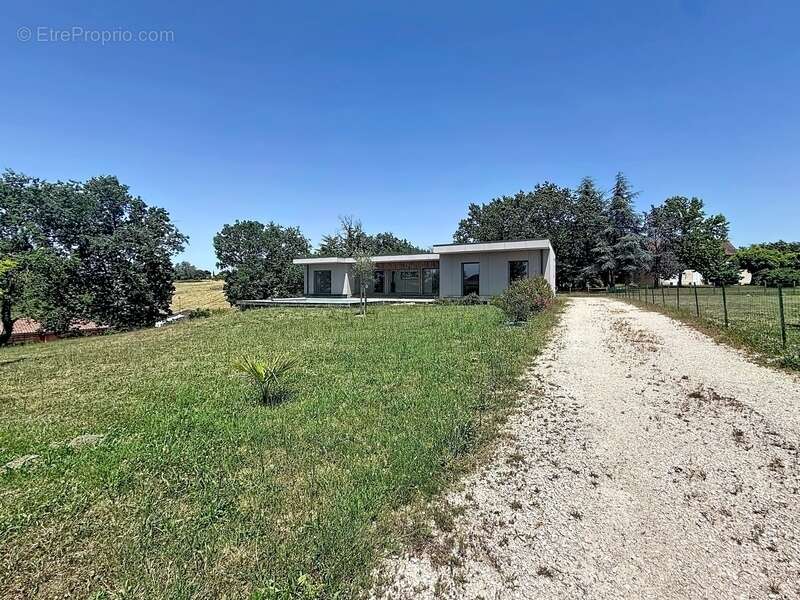Maison à vendre plain-pied en bois de 149 m², 5 pièces, piscine, 2 garages - BERGERAC (24) - photo 17