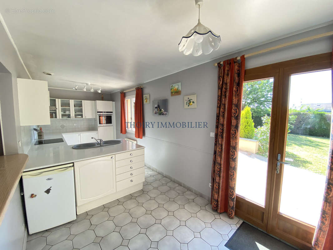Maison à THOIRY