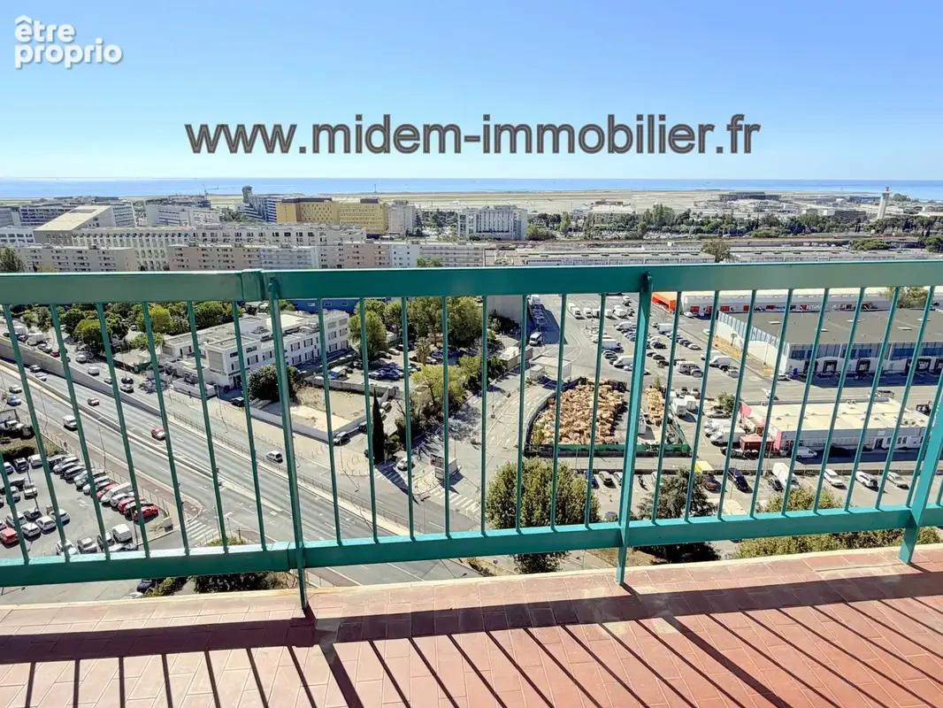 Nice Ouest, 3 P de 64 m2 + terrasse 12 m2 dernier étage vue mer 180o à 204000 euros - photo 2