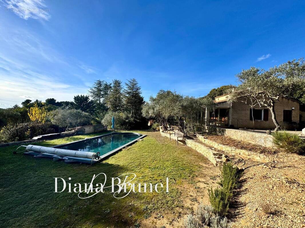 Photo 1 - Maison à LA BASTIDE-DES-JOURDANS