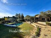 Photo 1 - Maison à LA BASTIDE-DES-JOURDANS