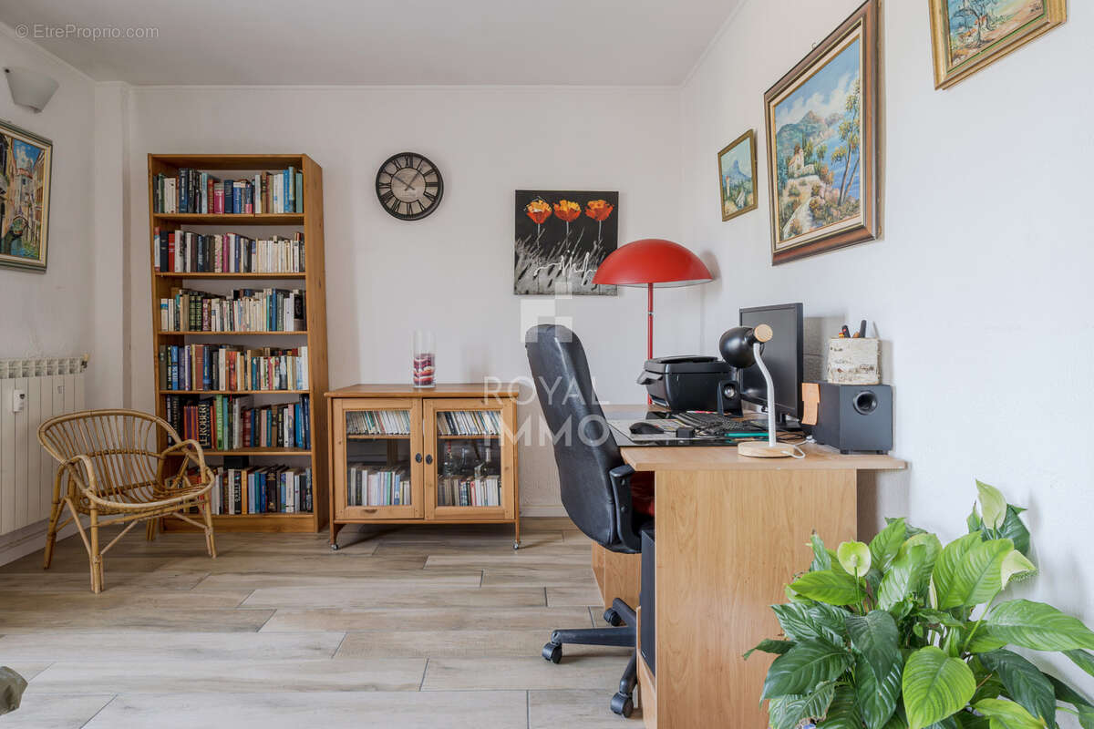 Appartement à LA VALETTE-DU-VAR