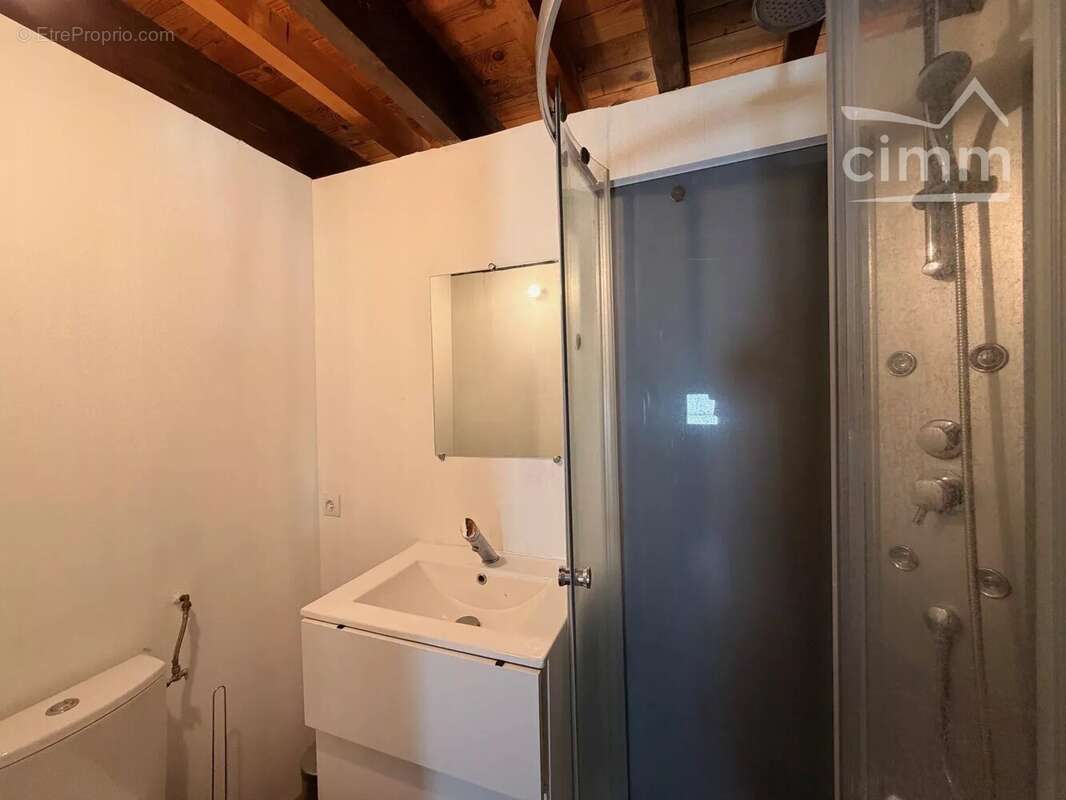 Immeuble de rapport avec local commercial loué et deux appartements - photo 5