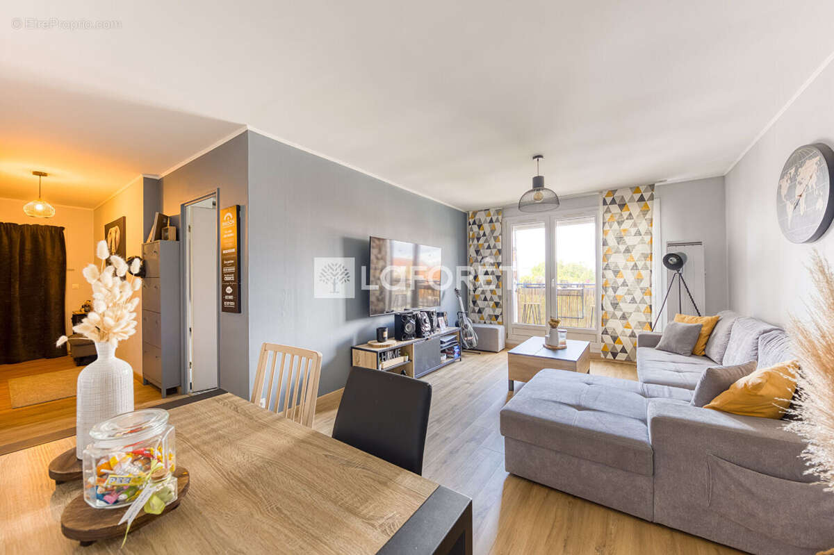Appartement Pontault Combault 3 pièce(s) 69.61m2 - photo 2