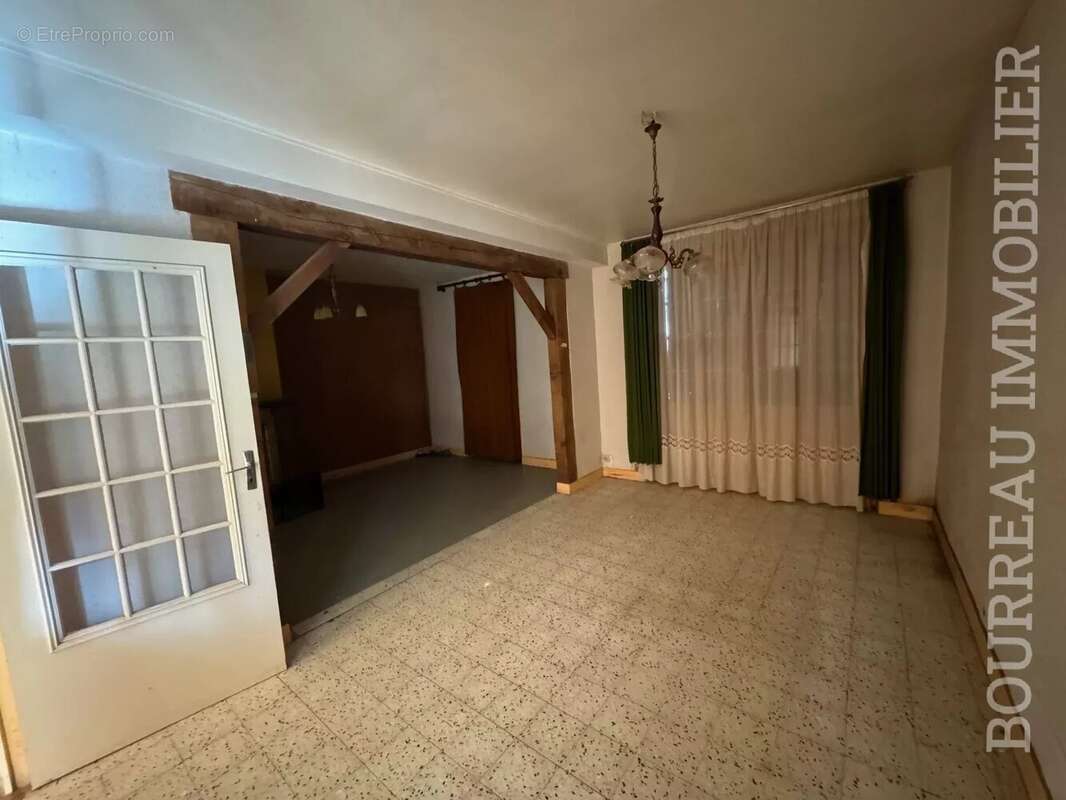 Maison à LA CELLE-SAINT-CYR