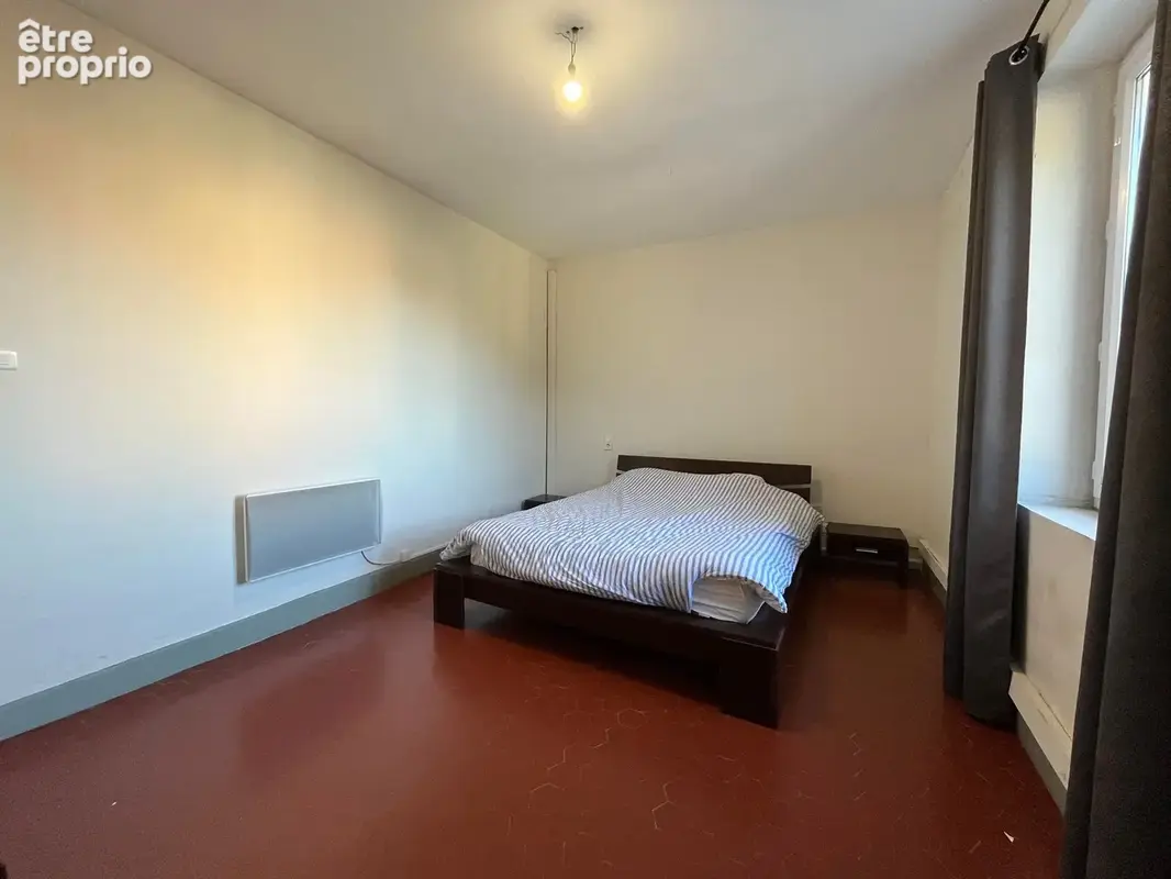 Salin de Giraud (13) : Ensemble Immobilier = Un Local commercial de 125 m2 + un Appartement T4 Traversant de 1 - photo 13