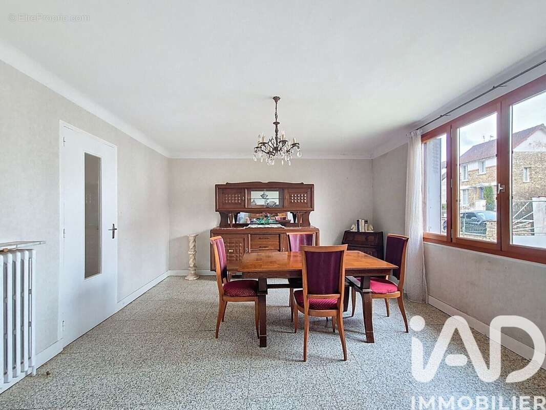 Photo 5 - Maison à LE MESNIL-SAINT-DENIS