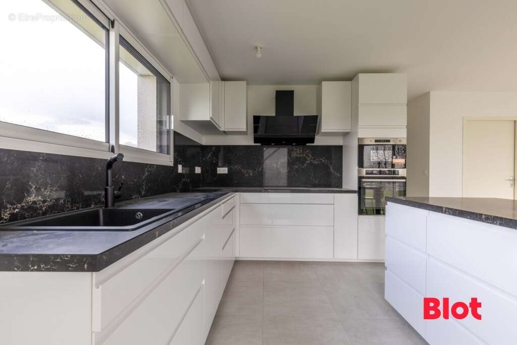 Maison à MONTREUIL-SUR-ILLE