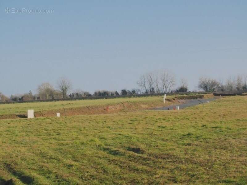 Terrain à AUNAY-SUR-ODON