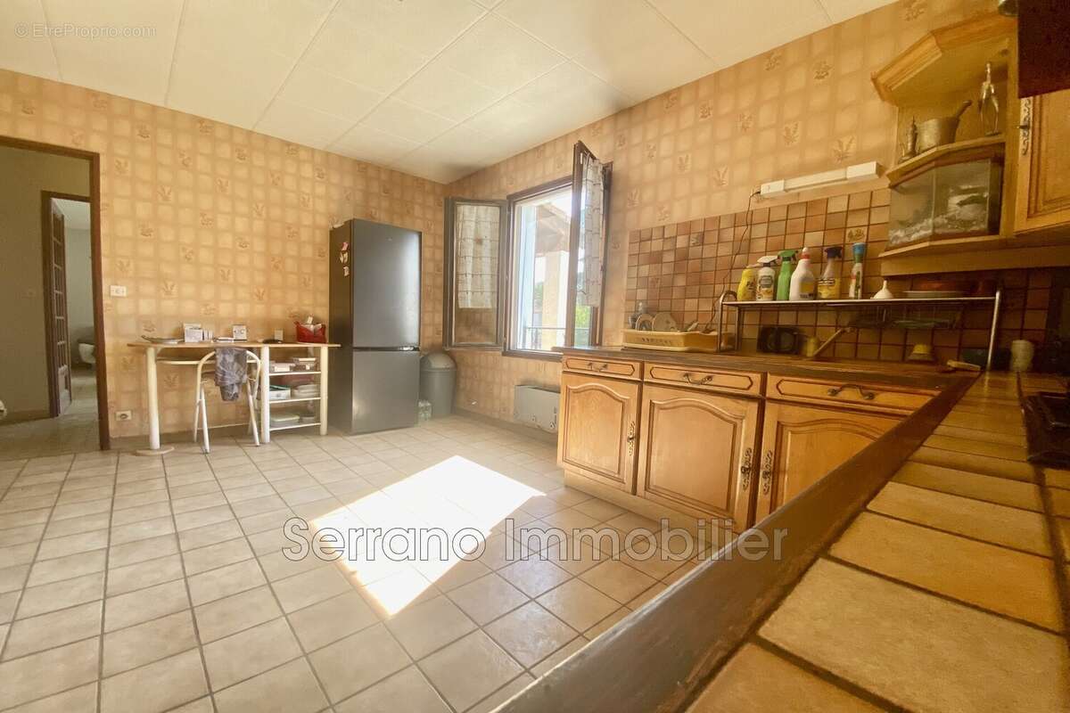 Maison 164 m² à Saint-Etienne-Du-Gres  - photo 8