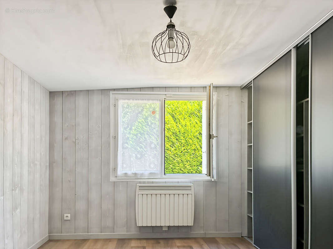 EN EXCLUSIVITÉ - Maison de plain-pied à Feins - 85 m² -Panneaux photovoltaïques, Terrain 7 300 m² , Dépendances - photo 12