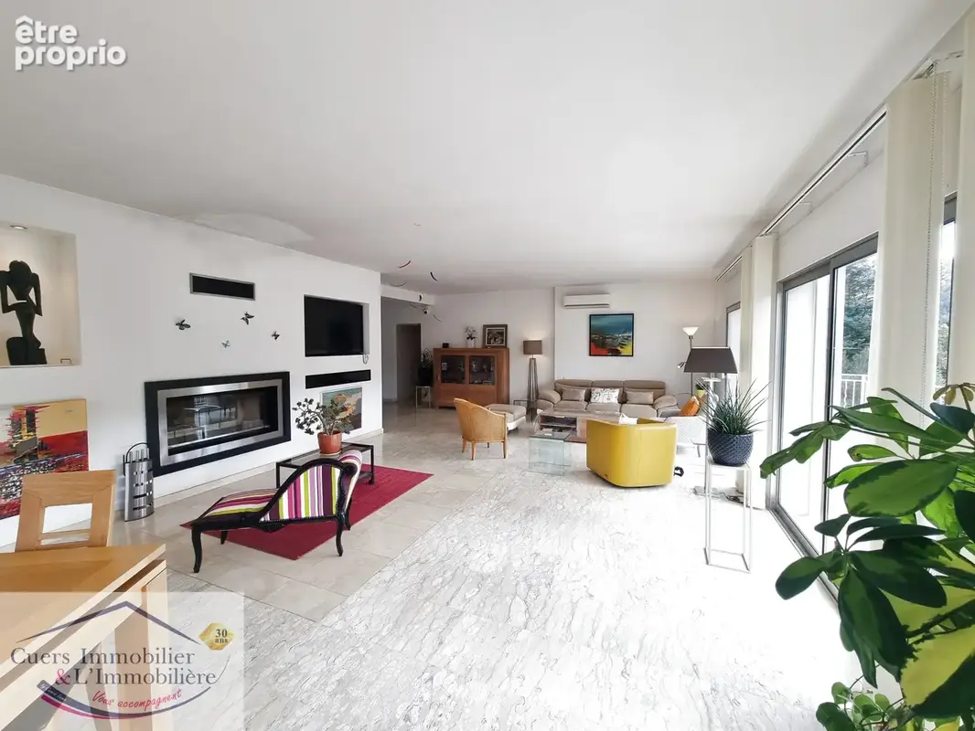 Collobrieres grande propriete de 3 logements avec piscine et garages - photo 3