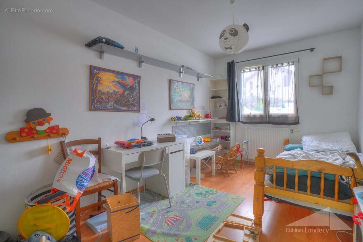 Appartement à SERGY