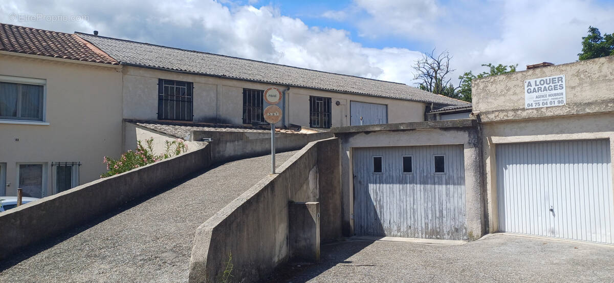 Parking à PIERRELATTE
