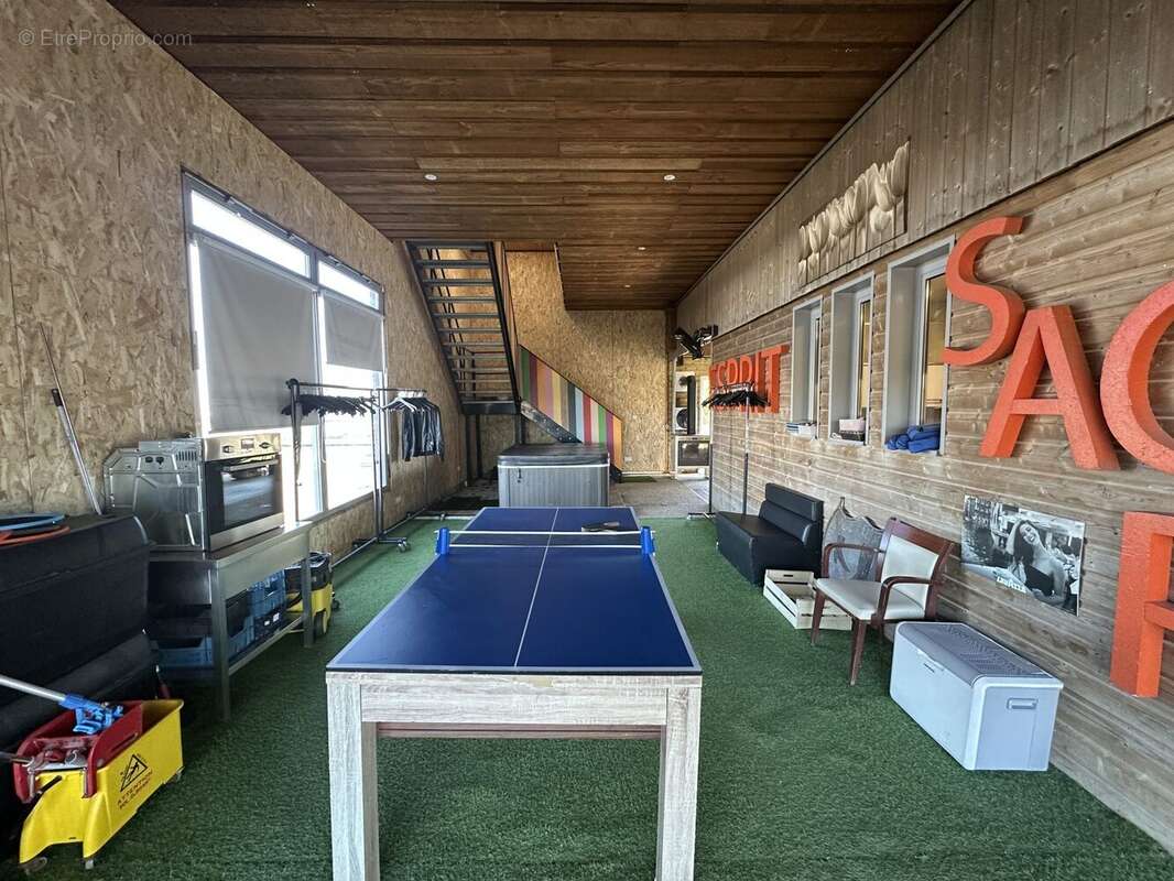 Commerce à TREMBLAY-LES-VILLAGES