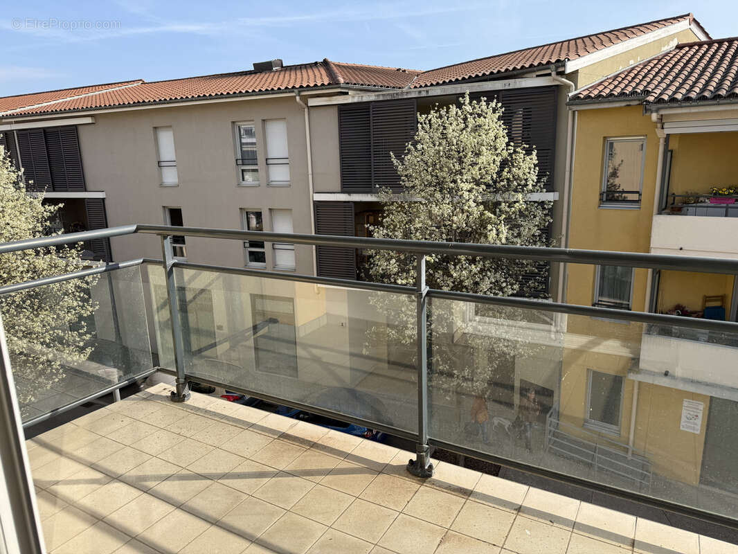 Appartement à GREZIEU-LA-VARENNE