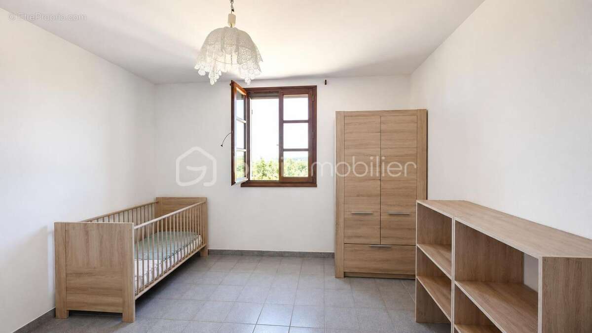 Maison traditionnelle avec très belle vue, grands volumes et terrain de plus de 2 000 m² - photo 17