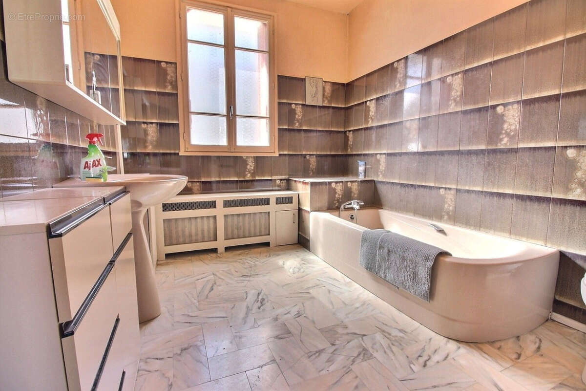 Maison à ISSY-LES-MOULINEAUX