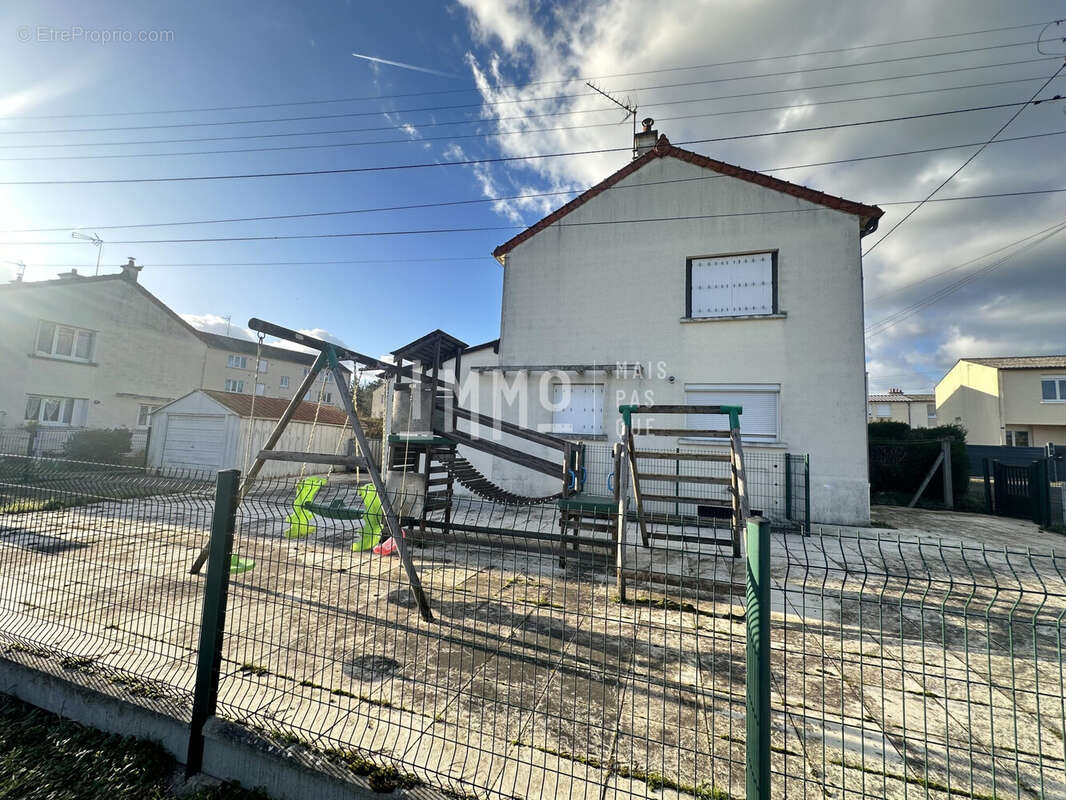 Maison à BESSE-SUR-BRAYE